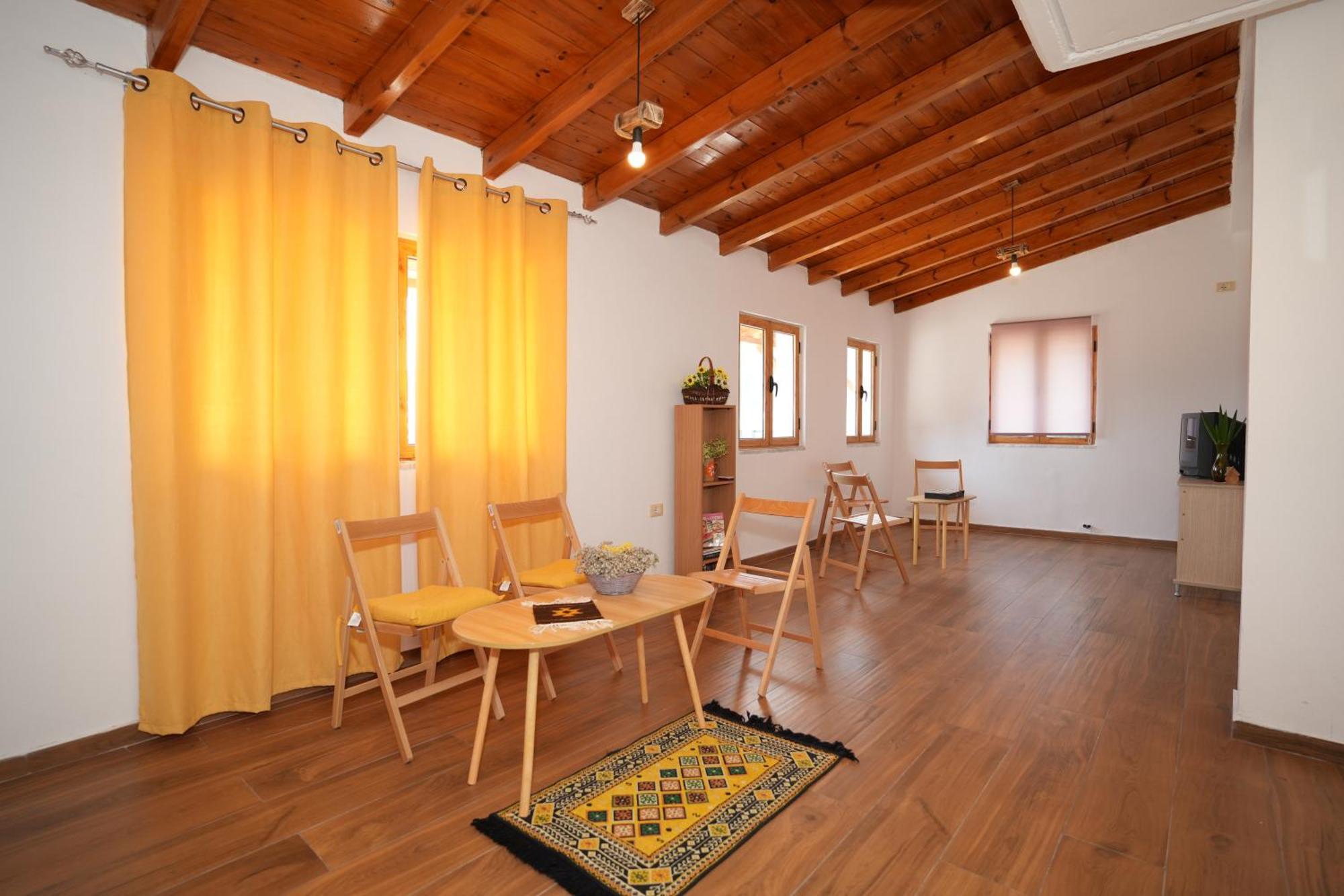 The View Rooms And Terrace Αργυρόκαστρο Εξωτερικό φωτογραφία